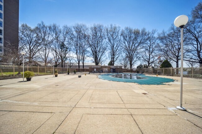 Building Photo - Stunning 1 BR/1 BA Condo in Southwest Wate...