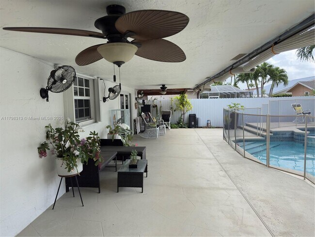 Building Photo - 10600 SW 146th Ct