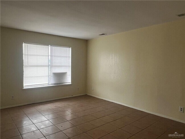 Building Photo - 7 Gastel Cir