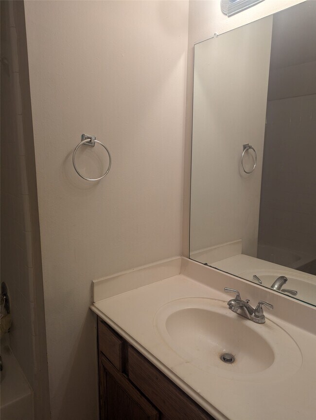 Building Photo - 21127 Woodland Green Dr