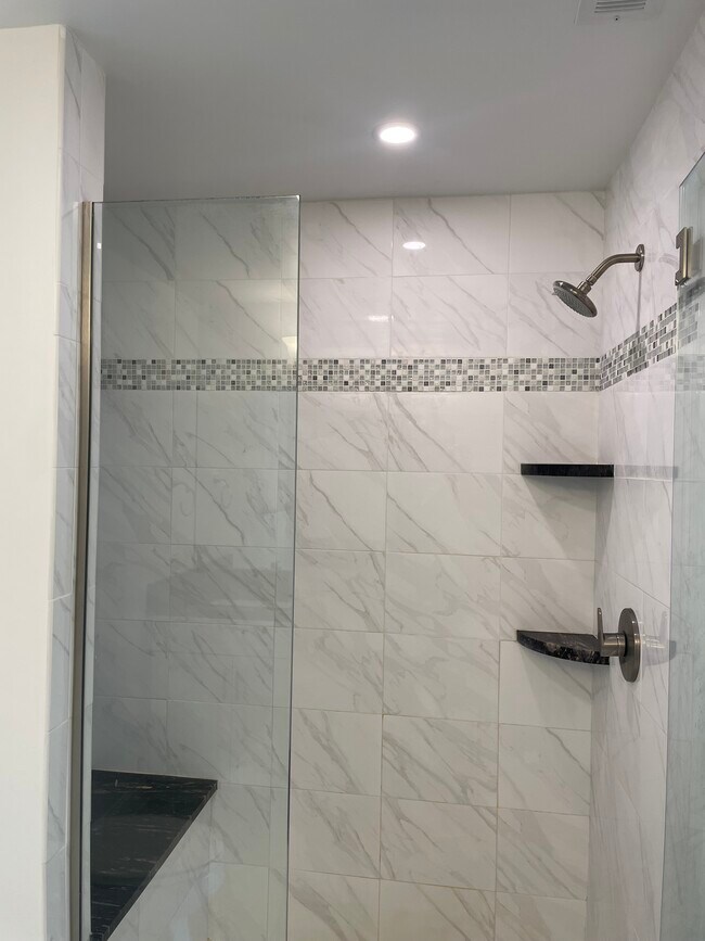 Primary Bathroom - 228 Adams Pointe Blvd