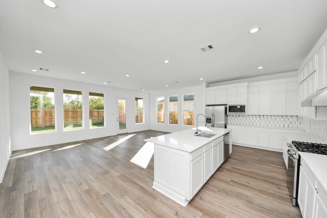 Building Photo - 32031 Victoria Meadow Dr