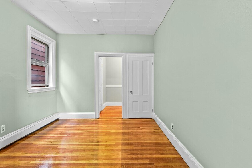 Building Photo - 58 Bennington St