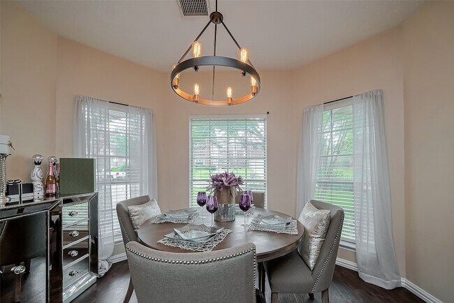 Building Photo - 18914 Hikers Trail Dr