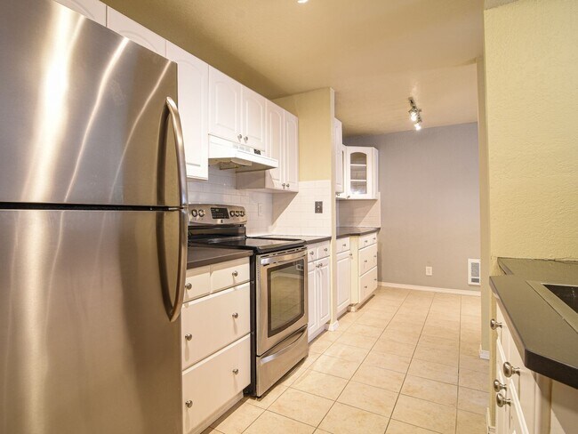 Building Photo - Shoreline Two Bedroom Condo