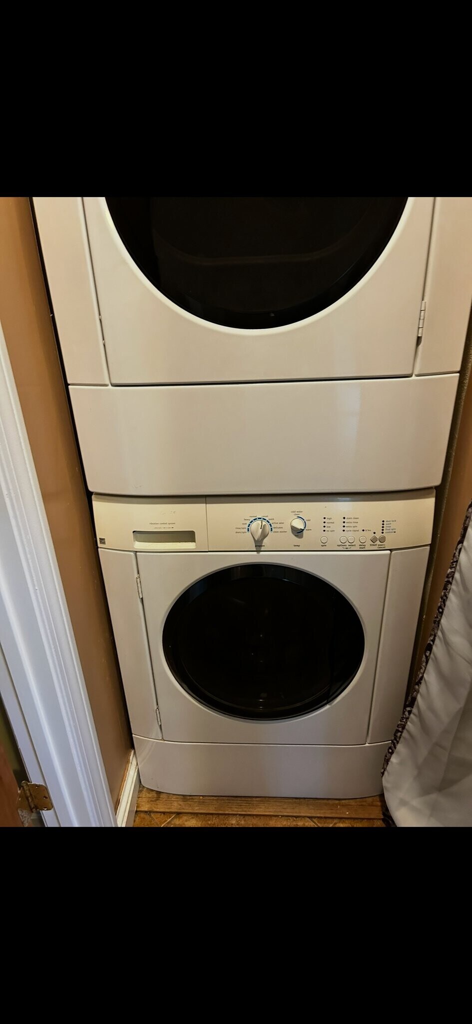 Building Photo - 15 Corwin St