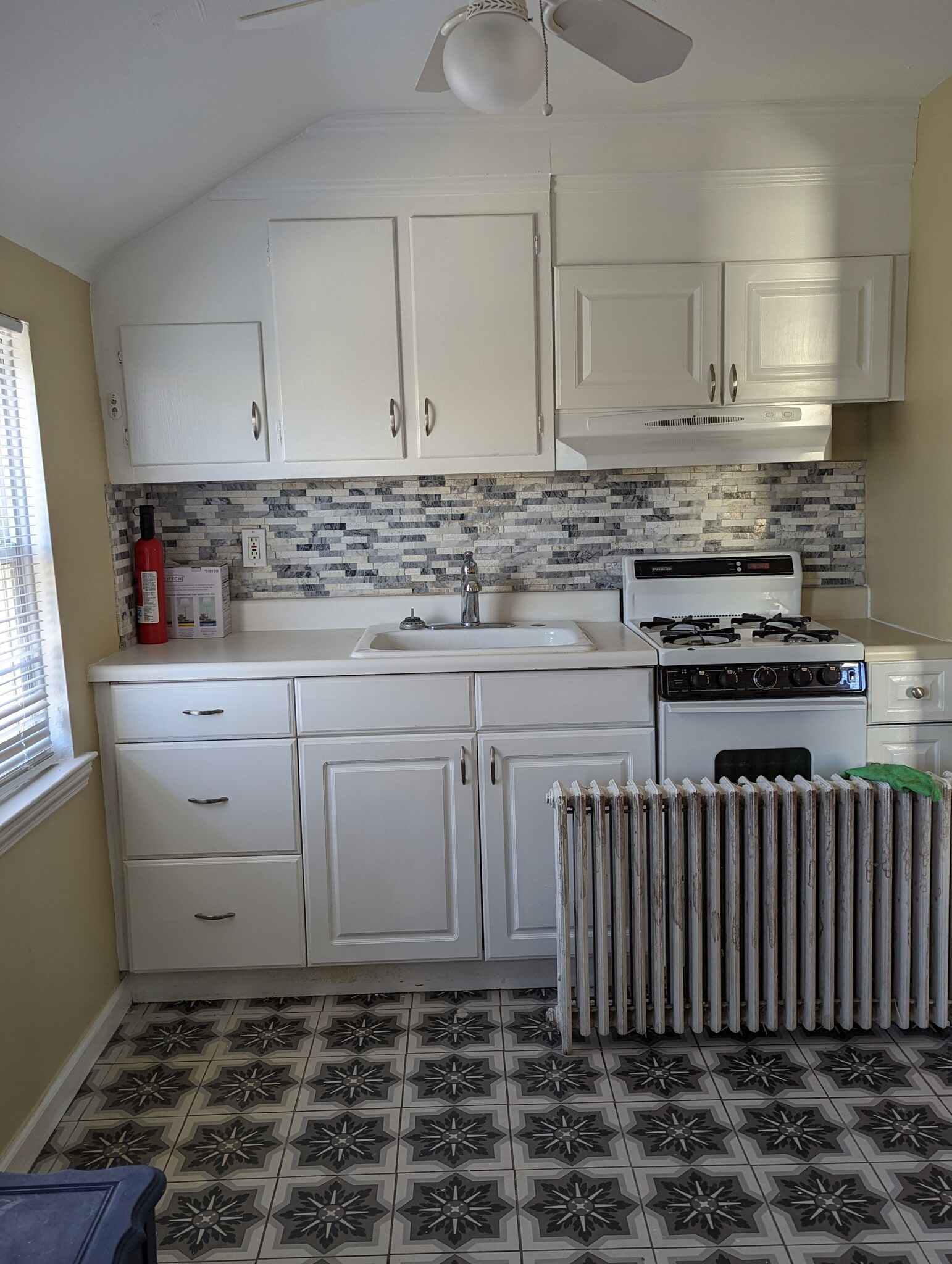 Building Photo - 1117 Logan Ave