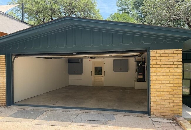 Building Photo - 405 Ridgewood Rd