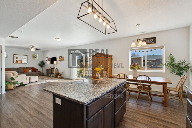 Building Photo - 480 W Spaulding Ave N