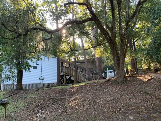 Building Photo - 2110 Golf Terrace Dr
