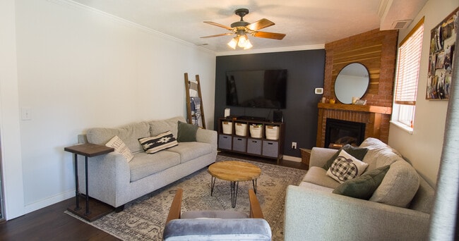 Building Photo - 1487 N Quincy Ave