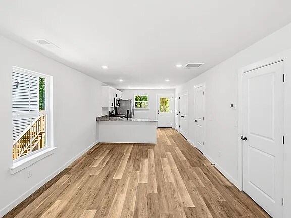 Building Photo - 257 Vanderbilt Rd