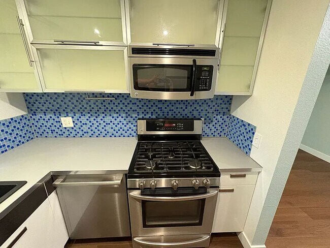 Building Photo - 2 Bedroom 2 Bath Condo in Salt Lake City!