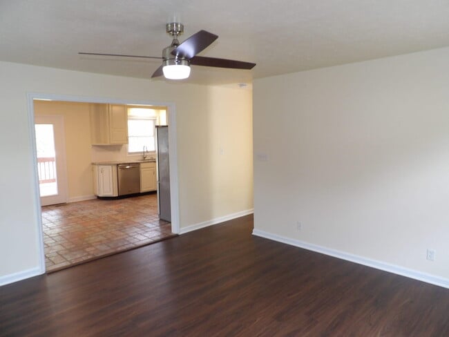 Building Photo - 102 Cedar Dr