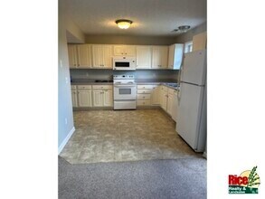 Building Photo - 390 Wimmer St