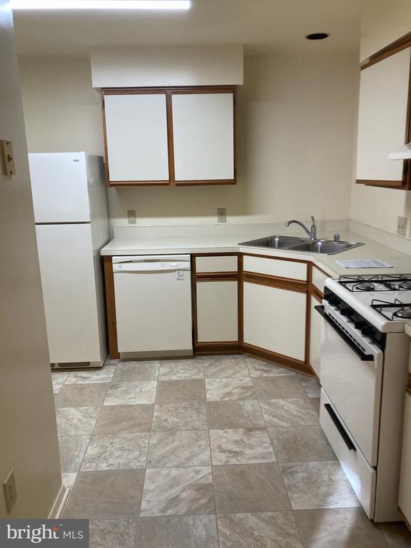 Building Photo - 534 Pangborn Blvd