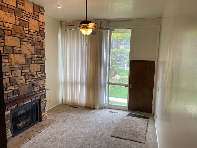 Building Photo - 2 Weeks Rent Free! 4 Bed, 3 Bath Condo in ...
