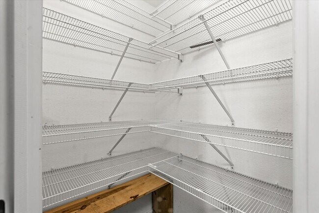 Building Photo - 208 Rock Hound Ln