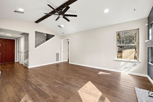Building Photo - 4910 Pelham Dr