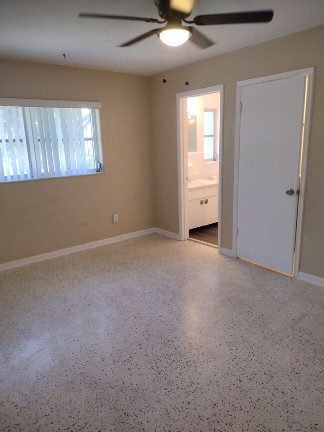 Building Photo - 3 bed 2 bath with bonus room