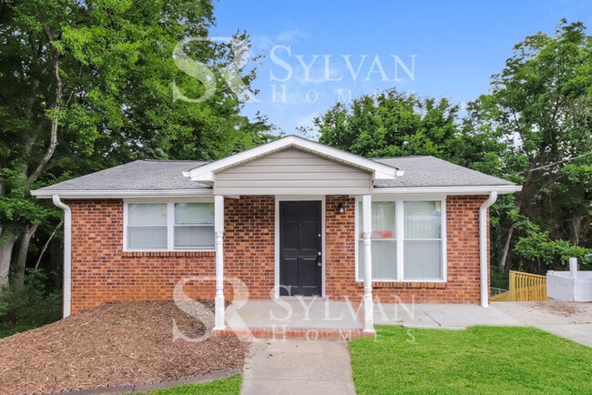 Building Photo - Charming 3 BR, 2 BA home is move-in ready