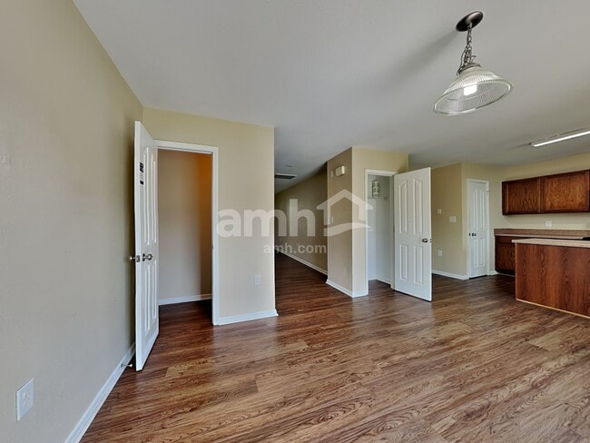 Building Photo - 1410 River Run Rd