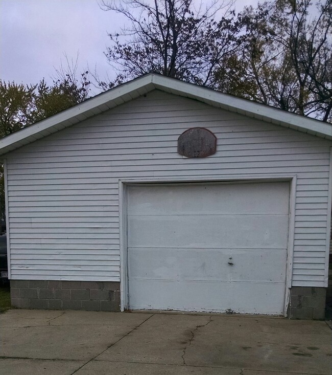 Building Photo - Very Nice! 2BR/1BA Home - Excellent Muskeg...