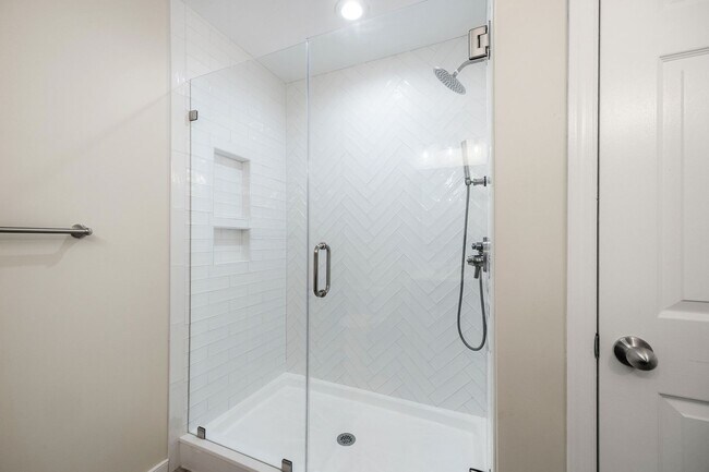 Building Photo - 9154 Lakeland Dr