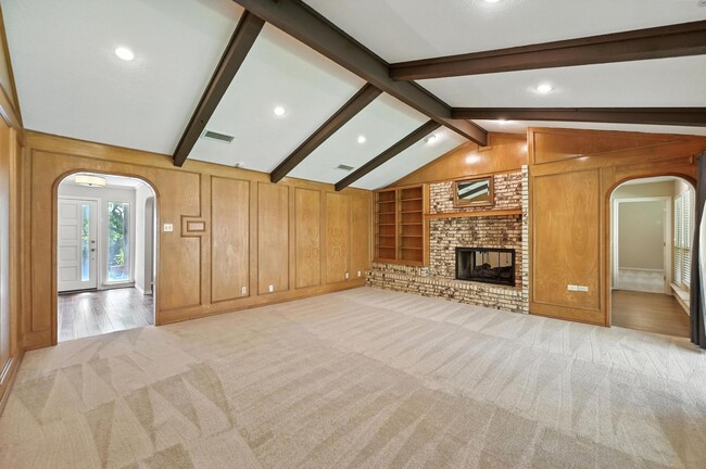 Building Photo - Stately 4-Bedroom Estate Home in Prestigio...