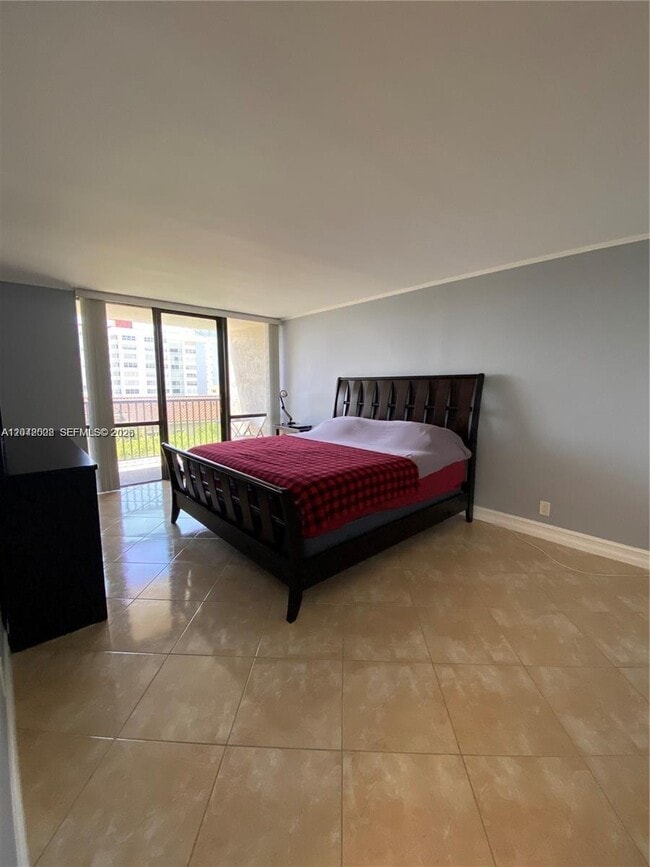 Building Photo - 2049 S Ocean Dr