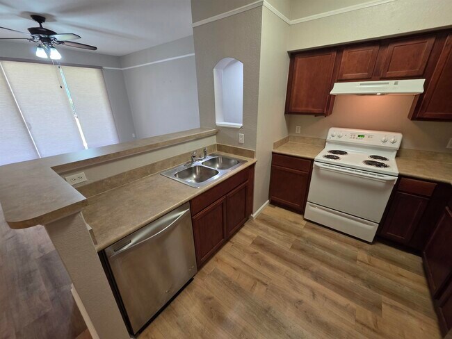 Building Photo - 2801 Chancellorsville Dr