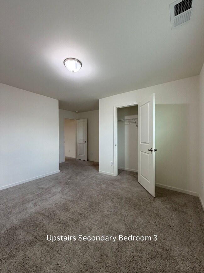 Building Photo - Spacious 5BR Home with Loft in Swim Community