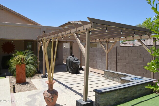 Building Photo - 45156 W Zion Rd