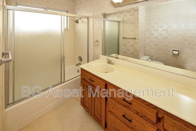 Building Photo - 2901 Doidge Ave