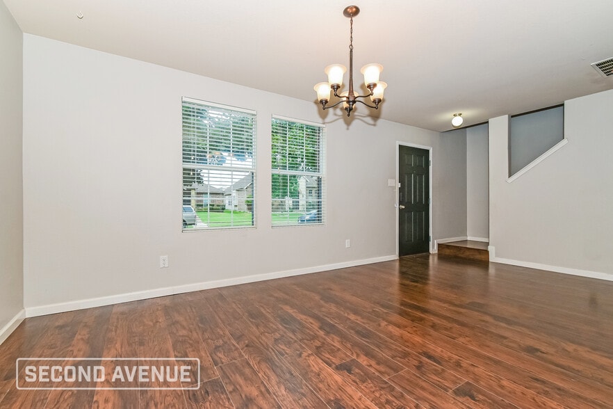 Building Photo - 680 Austin Ln