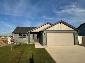 Building Photo - 3bed, 2bath 1,148sq.ft. 2car garage home i...