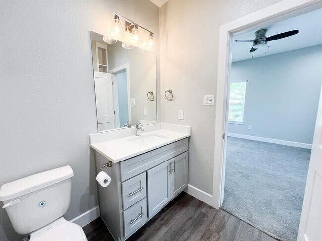 Building Photo - 144 W 5th St