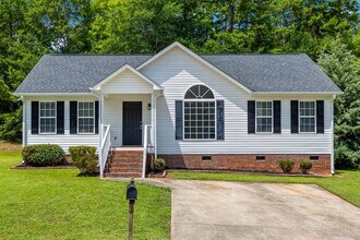 Building Photo - Freshly painted 3-bedroom 2-bath home in A...