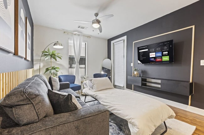 Building Photo - 5725 Town and Country Blvd