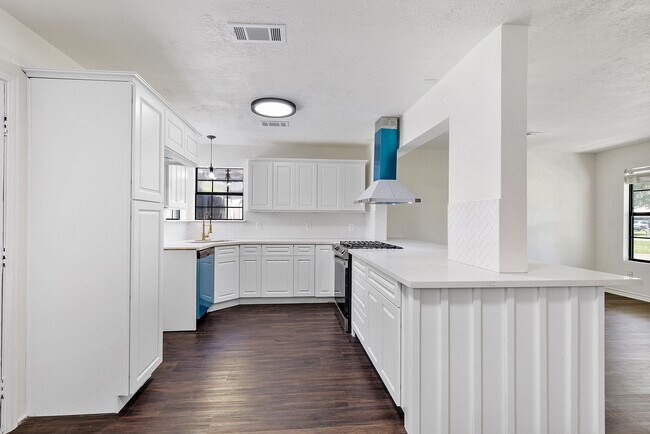 Building Photo - 504 Percival St