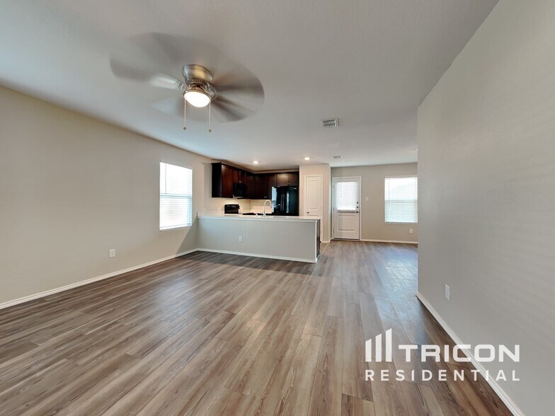 Building Photo - 505 Autumnwood Way
