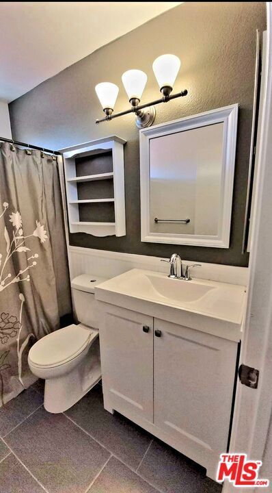 Building Photo - 15180 Carnation St