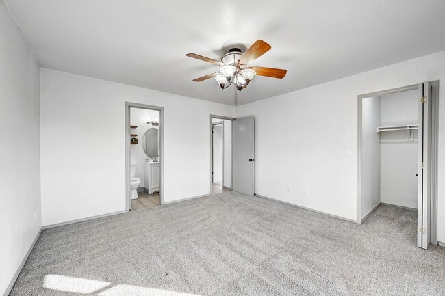 Building Photo - 330 Putnam Dr