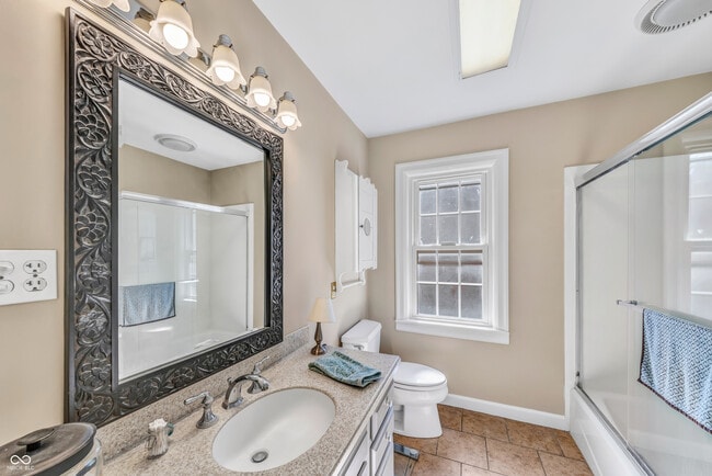 Building Photo - 850 N Butler Ave