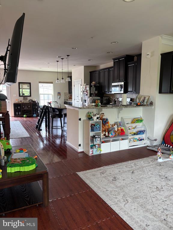 Building Photo - 9449 Virginia Jane Way