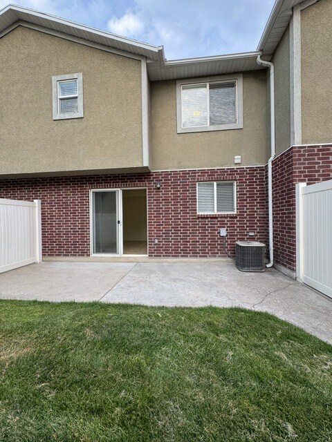 Building Photo - 961 N 100 W