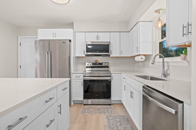 Building Photo - 4570 Yacht Harbor Dr
