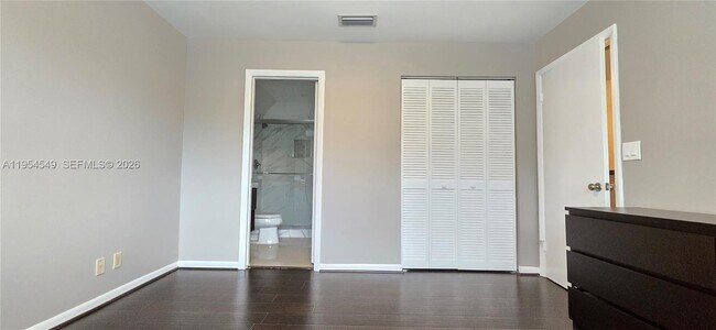 Building Photo - 1000 SE 2nd St