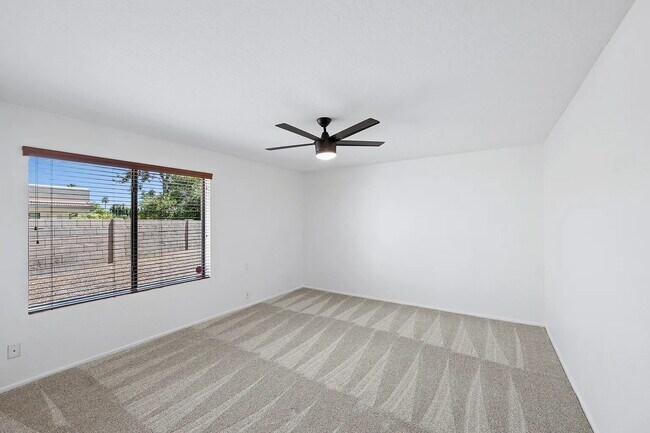 Building Photo - SPARKLING PRIVATE POOL, BEAUTIFUL HOME, UNBEATABLE LOCATION!