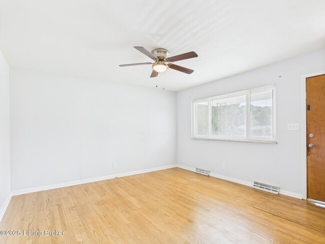 Building Photo - 207 Greenlawn Dr